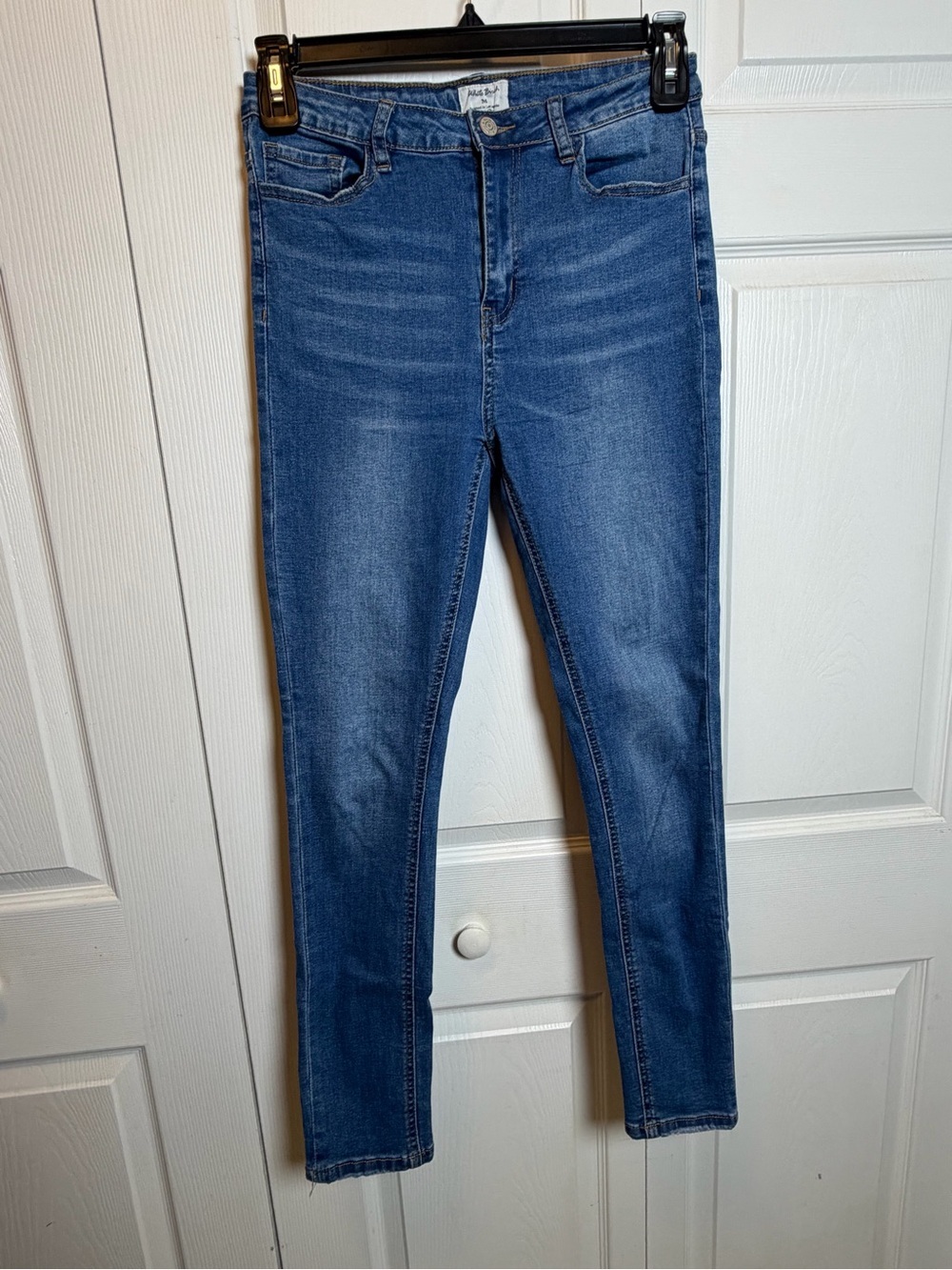 White Birch Medium Wash Skinny Jeans Size M Mid Rise Stretch Denim